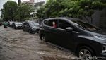 Potret Banjir Rendam Kawasan Elit Kelapa Gading
