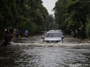 1 RT di Cakung Jaktim Banjir 120 Cm, Sebanyak 38 Ruas Jalan Tergenang