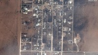 Foto atas menunjukkan pemandangan satelit yang diambil sebelum kebakaran hutan Smokehouse Creek di Fritch, Texas, Amerika Serikat, 4 Agustus 2023. Foto bawah menunjukkan pemandangan satelit yang diambil saat kebakaran hutan Smokehouse Creek di Fritch, Texas, Amerika Serikat, 28 Februari 2024.  