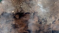Negara bagian Texas di AS mengeluarkan deklarasi bencana pada hari Selasa ketika kebakaran hutan besar-besaran terus terjadi di luar kendali, memaksa ribuan penduduk mengungsi dari rumah mereka.  