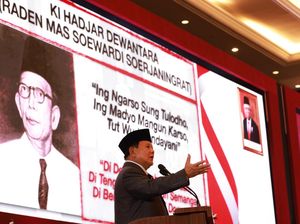 Prabowo ke Wisudawan UKRI: Cari Kekayaan dengan Tak Merampok Rakyat