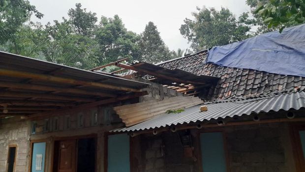 Rumah rusak akibat terdampak angin puting beliung di Gunungkidul, Rabu (28/2/2024)