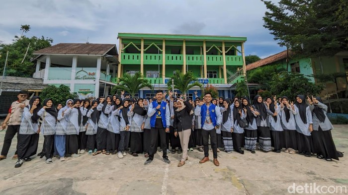 Putri Nelayan di Palabuhanratu, Kabupaten Sukabumi.