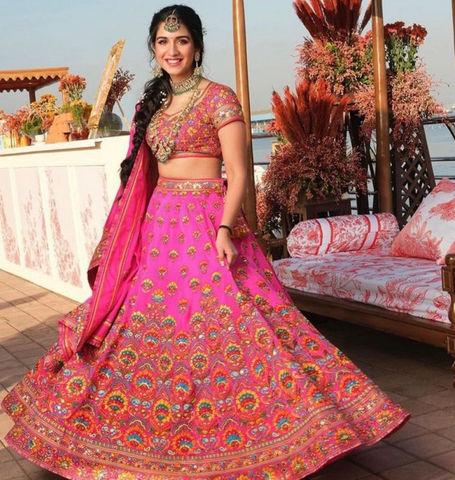 Setelah kembali ke India, Radhika bergabung dengan Isprava, sebuah perusahaan real estate mewah, sebagai eksekutif penjualan dan pemasaran. Dia bekerja di sana selama satu tahun dan kemudian pindah ke Encore Healthcare, di mana dia saat ini menjabat sebagai direktur di dewan direksi.  Foto: Instagram