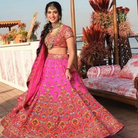 Setelah kembali ke India, Radhika bergabung dengan Isprava, sebuah perusahaan real estate mewah, sebagai eksekutif penjualan dan pemasaran. Dia bekerja di sana selama satu tahun dan kemudian pindah ke Encore Healthcare, di mana dia saat ini menjabat sebagai direktur di dewan direksi.  Foto: Instagram