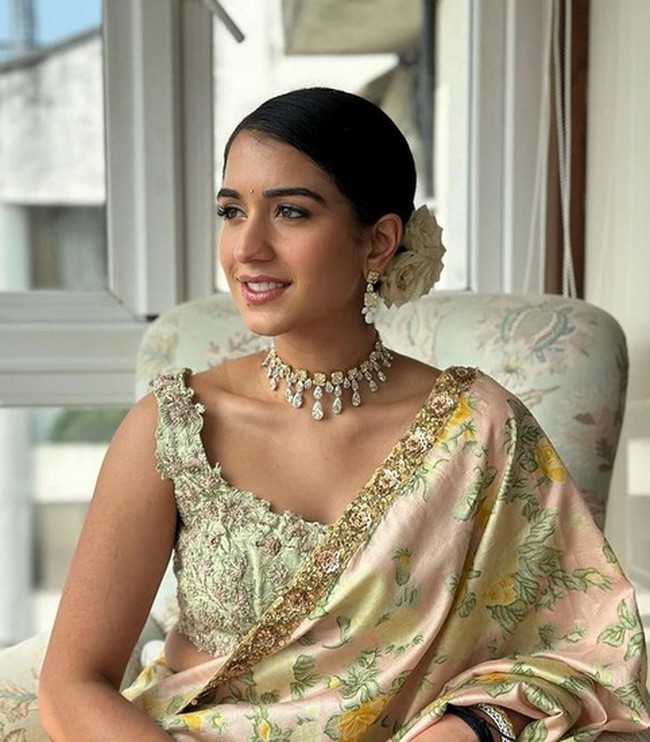 Radhika Merchant akan segera masuk menjadi bagian dari keluarga miliarder India Mukesh dan Nita Ambani. Pasangan India tersebut menjadi orang terkaya di Asia. Radhika akan menikahi Anant Ambani yang merupakan putra bungsu Mukesh dan Nita pada Juli 2024. Foto: Instagram