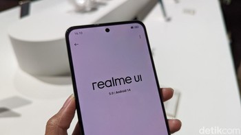 Realme 12+ 5G sudah menjalankan Realme UI 5.0 berbasis Android 14. Foto: Virgina Maulita Putri/detikINET