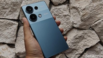 Ini Redmi Note 13 Pro 4 G varian warna Forest Green. Foto: Adi Fida Rahman/detikINET