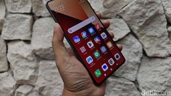 HP ini disokong oleh chip MediaTek Helio G99 Ultra yang dipadukan RAM 8 GB dan memori internal 256 GB. Baterainya berkapasitas 5.000 mAh. Foto: Adi Fida Rahman/detikINET
