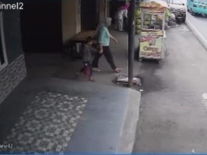 Viral Emak-emak Bandung Nekat Curi Duit Rp 60 Juta di Siang Bolong