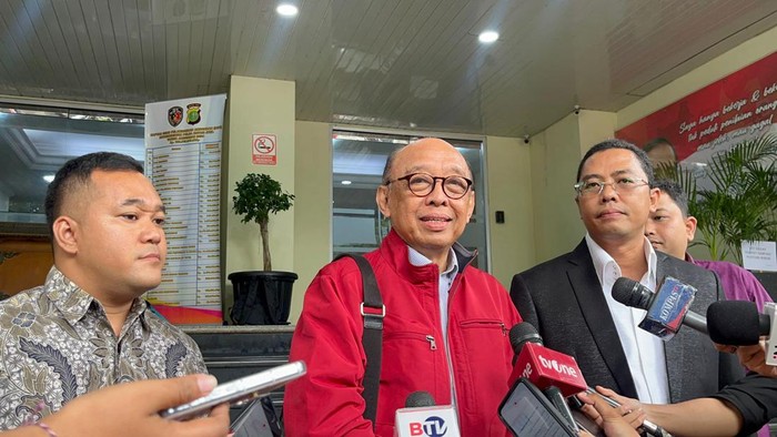 Rektor Universitas Pancasila Edie Toet Hendratno selesai menjalani klarifikasi di Polda Metro Jaya
