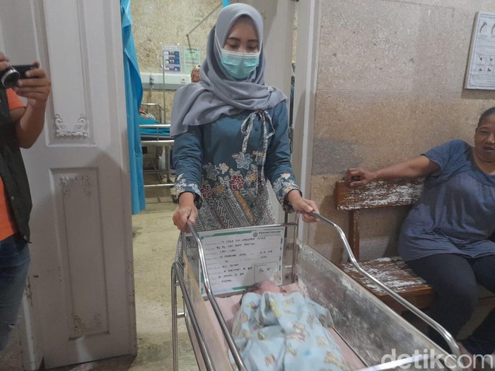 Salah satu bayi yang lahir di hari kabisat 2024 di Sidoarjo.
