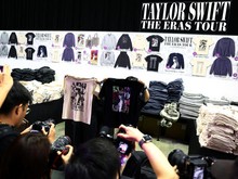 Siap Berburu Merchandise Taylor Swift di Konser Eras Tour Singapura Siap Berburu Merchandise Taylor Swift di Konser Eras Tour Singapura