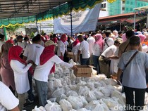 Sindir Pemerintah, Pedagang TM 2 Rayakan 2 Tahun Relokasi dengan Pasar Murah