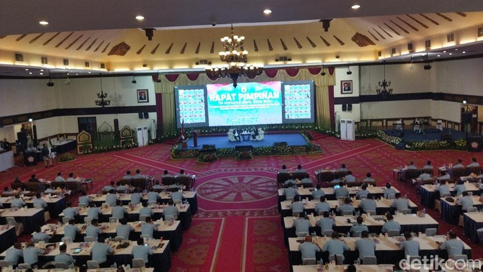 TNI Angkatan Udara (AU) menggelar Rapat Pimpinan (Rapim) tahun 2024. Rapim dibuka secara resmi oleh Kepala Staf AU (KSAU), Marsekal TNI Fadjar Prasetyo. (Kurniawan F/detikcom)