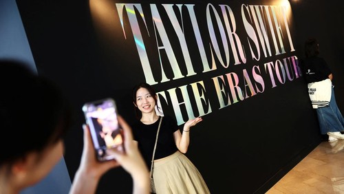 A fan takes photos of a 