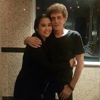 Dalam foto-foto unggahan Dewi terlihat ia dan sang suami kerap menghabiskan waktu bersama. Keduanya juga selalu terlihat kompak dan mesra. Foto: Instagram/@dewiye04