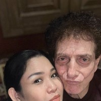 Ahmad dan Dewi juga kerap menghadiri acara bersama. Tampaknya perbedaan usia yang cukup jauh memang tak menjadi penghalang bagi keduanya. Foto: Instagram/@dewiye04