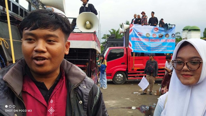 Aksi Tolak Hak Angket di Gedung DPR Pelajar dan mahasiswa dari Pemuda Indonesia Center (PIC) gelar demo di depan gedung DPR Jakarta. Mereka menolak penggunakan hak angket DPR.