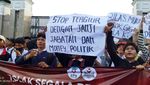Aksi Tolak Hak Angket di Depan Gedung DPR