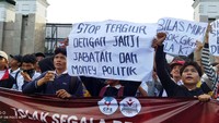 Pelajar dan mahasiswa ini tergabung dalam Aliansi Mahasiswa se-Jabodetabek dan Pemuda Indonesia Center (PIC).