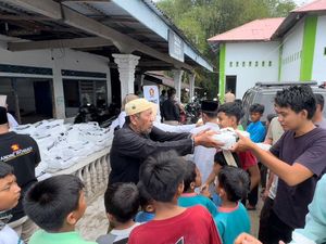 Andre Rosiade Gelar Jumat Berkah di Gunung Sarik Kuranji Padang