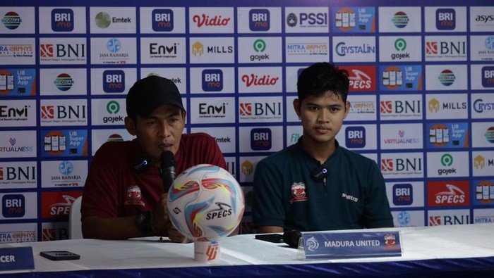 Asisten pelatih Madura United, Rakhmad Basuki