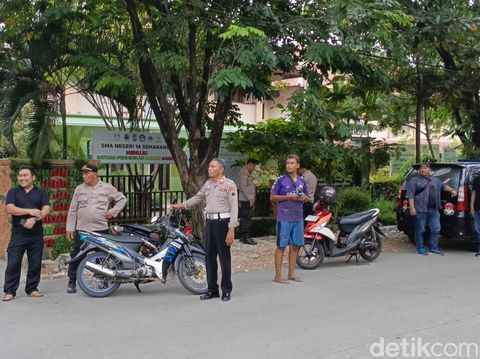 Balap liar di Jalan Kokrosono, Kota Semarang, dibubarkan polisi, Jumat (1/3/2024).