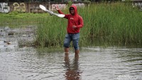 Banjir di kawasan tersebut terjadi sejak kemarin, Kamis (29/2) pagi dan belum surut hingga hari ini.