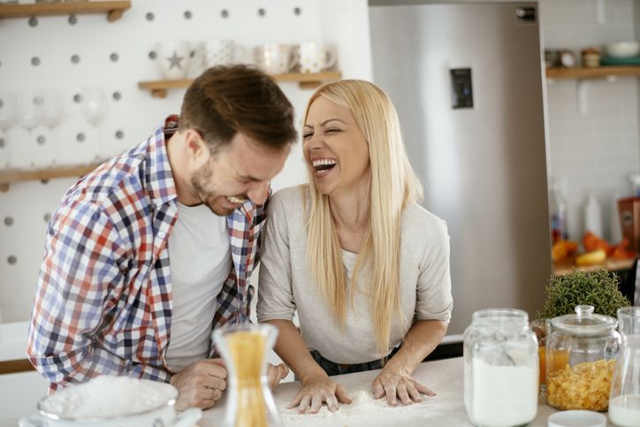 Inilah etika seorang istri saat menghidangkan makanan kepada suaminya