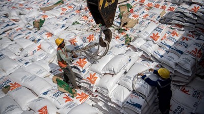 42 Ribu Ton Beras Impor Tiba di Palembang