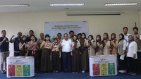 Seperti edukasi pengelolaan sampah dan pemberian tempat sampah pilah di Jakarta ini.  
