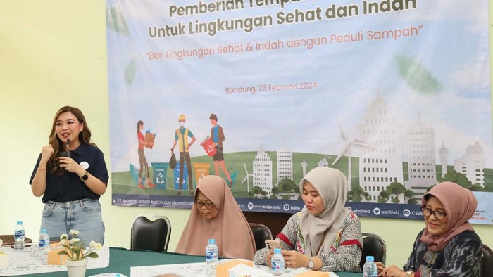 BRI Life Peduli Lingkungan BRI Life mendorong implementasi kebijakan yang mempertimbangkan aspek lingkungan. Melalui BRI Life Berbagi mereka gelar kegiatan peduli lingkungan.