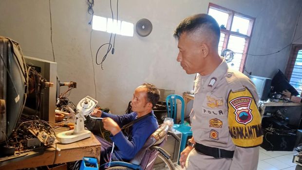 Bripka Marwanto bina disabilitas di Boyolali, Jawa Tengah.