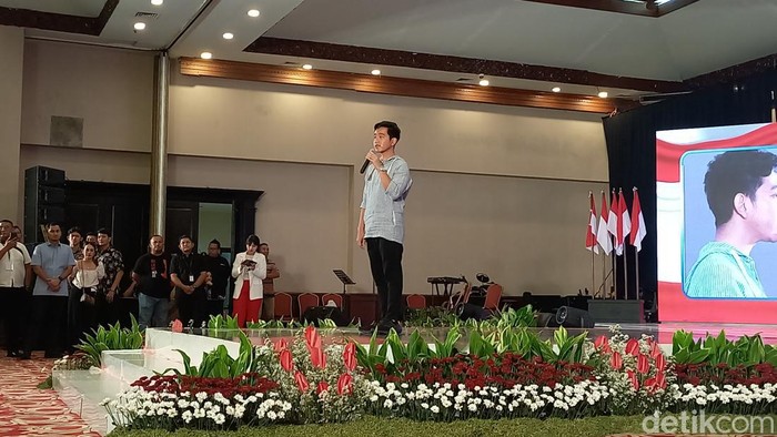 Cawapres nomor urut 02 Gibran Rakabuming Raka,menghadiri acara konsolidasi relawan Bolone Mase di Hotel Sunan, Kota Solo, Jumat (1/3/2024).