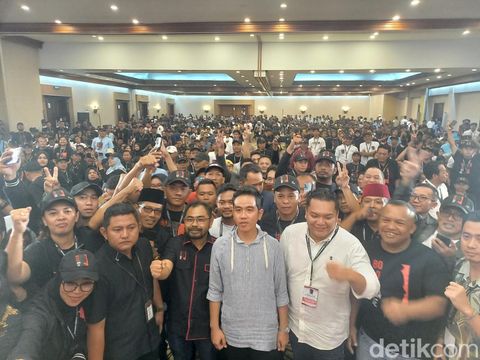 Cawapres nomor urut 02 Gibran Rakabuming Raka,menghadiri acara konsolidasi relawan Bolone Mase di Hotel Sunan, Kota Solo, Jumat (1/3/2024).