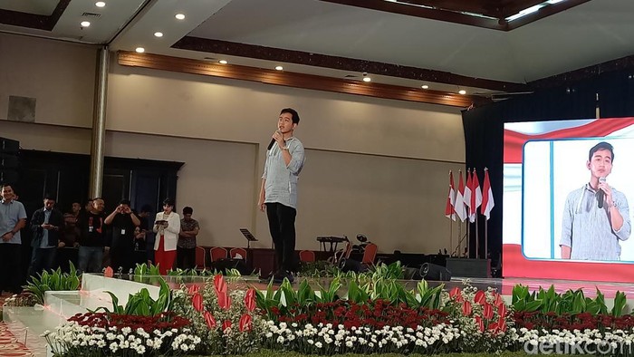 Cawapres nomor urut 02 Gibran Rakabuming Raka,menghadiri acara konsolidasi relawan Bolone Mase di Hotel Sunan, Kota Solo, Jumat (1/3/2024).