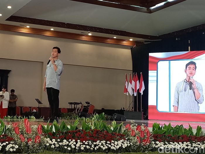 Cawapres nomor urut 02 Gibran Rakabuming Raka,menghadiri acara konsolidasi relawan Bolone Mase di Hotel Sunan, Kota Solo, Jumat (1/3/2024).