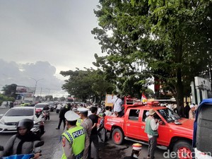 Lalin di Jalan Urip Sumohorjo Macet Imbas Demo di Kantor DPRD Sulsel