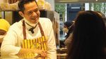 Potret Keakraban Dude Harlino saat Makan Bareng Keluarga