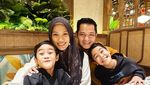 Potret Keakraban Dude Harlino saat Makan Bareng Keluarga