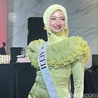 Ke-24 finalis Puteri Indonesia 2024 mengenalkan diri dalam preskon di di Hotel Westin, Jakarta Selatan, Kamis, (29/2/2024). Foto: Rahmi Anjani/Wolipop