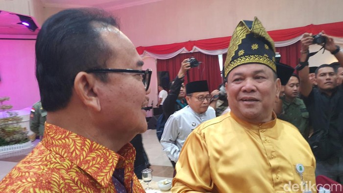 Foto: Gubernur Riau bersama RZ (Raja Adil Siregar)