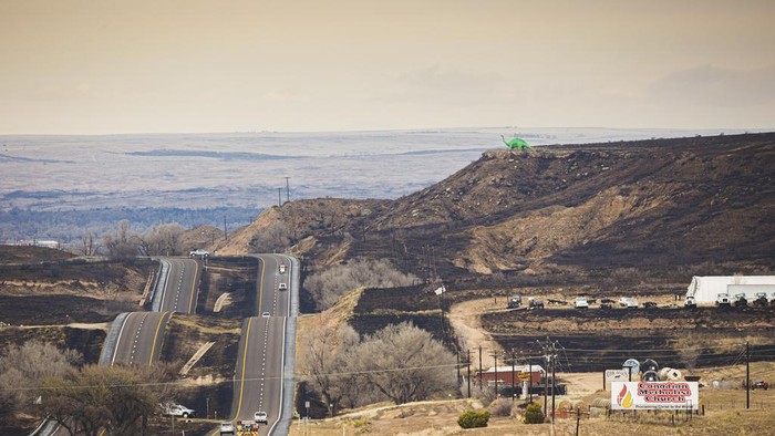 Foto Udara Dampak Kerusakan Akibat Kebakaran Hutan di Texas Aud the Dinosaur still stands after the Smokehouse Creek fire, on Thursday, Feb. 29, 2024, in Canadian, Texas. (AP Photo/David Erickson)