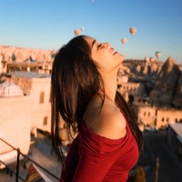 Wanita yang akrab disapa Uti itu tampak begitu menikmati liburannya selama di Turki. Dalam unggahan sebelumnya Fuji sempat mengatakan jika kepergiannya ke Turki itu tak hanya untuk sekedar liburan, melainkan juga untuk bekerja. Foto: Instagram/@fuji_an