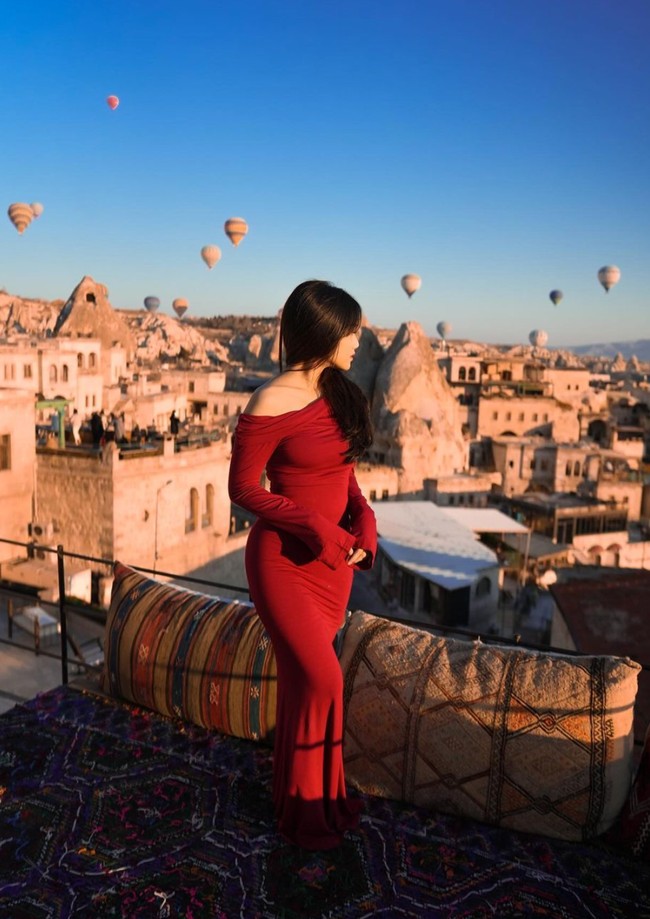 Meski dalam pemotretan kali ini Fuji hanya sendiri, namun kepergiannya ke Turki diketahui dengan mengajak serta keponakannya, Gala Sky. Foto: Instagram/@fuji_an