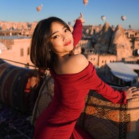 Berparas cantik dan memiliki gaya stylish, tak heran jika Fuji banyak diidolakan. Riasan wajahnya pun selalu terlihat natural dan tak berlebihan. Foto: Instagram/@fuji_an