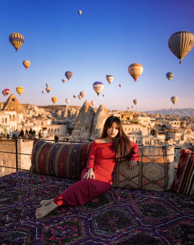 Melalui akun Instagram pribadinya Fuji membagikan hasil pemotretan dirinya saat berada di Cappadocia. “It’s my dream mas,” tulis keterangan unggahannya. Foto: Instagram/@fuji_an