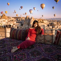 Melalui akun Instagram pribadinya Fuji membagikan hasil pemotretan dirinya saat berada di Cappadocia. “It’s my dream mas,” tulis keterangan unggahannya. Foto: Instagram/@fuji_an