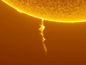 Astrofotografer Abadikan Matahari Saat Julurkan Lidah Api Spektakuler